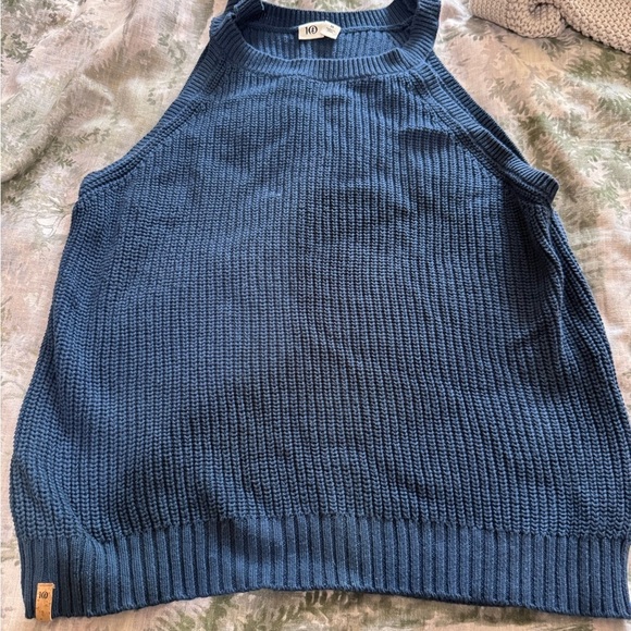 Set of 2 sweater tanks. Sz m - Picture 10 of 16